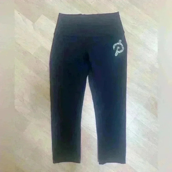 lululemon athletica Pants - Lululemon X Peloton Cropped Black Leggings EUC Size 6
